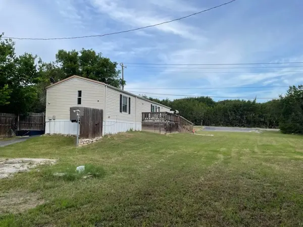 820 Ports O Call Ln Drive, Granbury, TX 76048