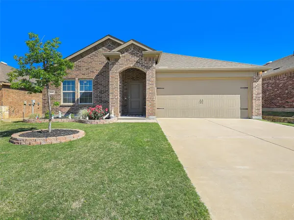 945 English Drive, Aubrey, TX 76227