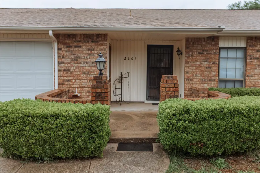 2609 Treeview Drive, Arlington, TX 76016 - #2