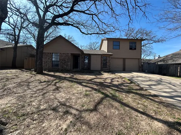721 Timberoaks Drive, Azle, TX 76020