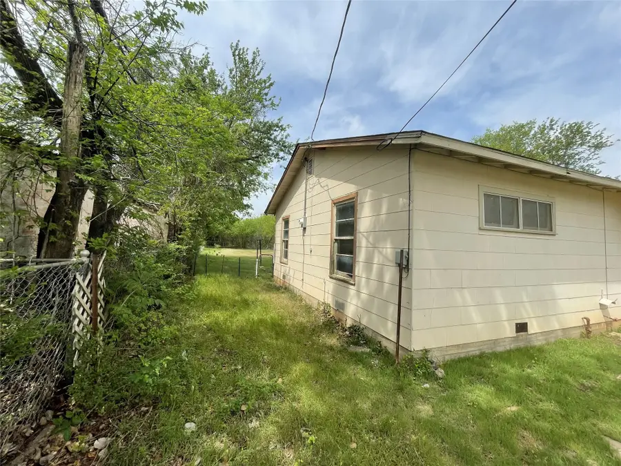 514 S Avenue C, Olney, TX 76374 - #2
