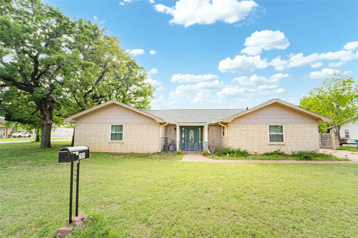 201 Westwood Street, Breckenridge, TX 76424 - #1