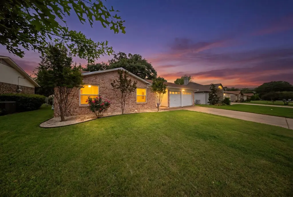 1041 Barber Street, Hurst, TX 76053 - #1