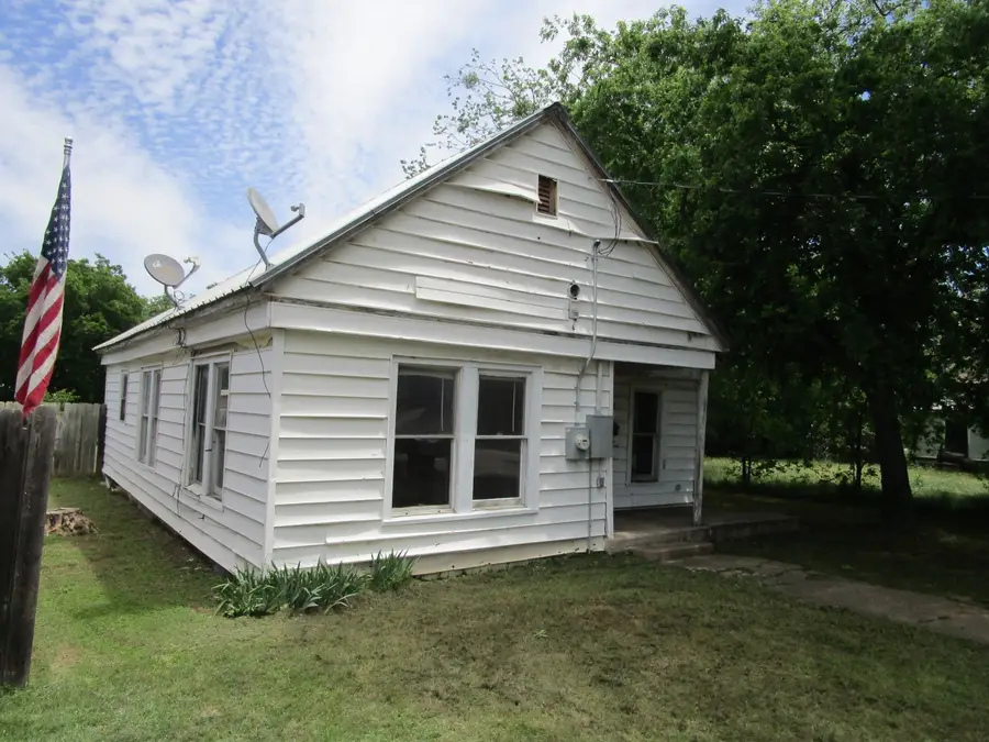1812 8th Street, Brownwood, TX 76801 - #3