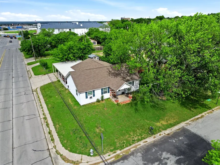 904 S Perrin Street, Decatur, TX 76234 - #2