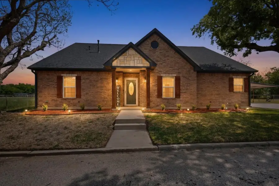 406 N Meigs Street, Saint Jo, TX 76265 - #2
