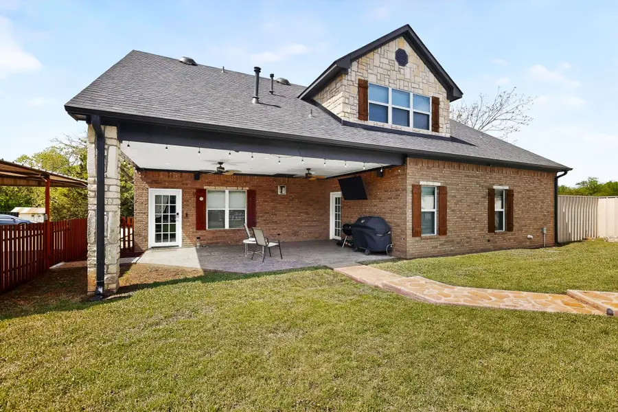 406 N Meigs Street, Saint Jo, TX 76265 - #3