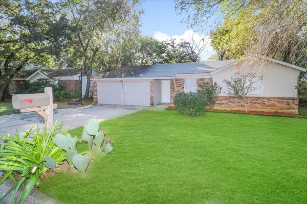 5706 Guildwood Drive, Arlington, TX 76017