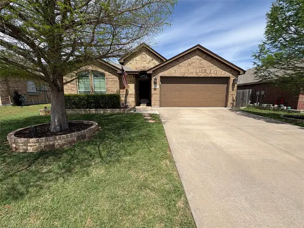 404 Brookhollow Lane, Saginaw, TX 76131