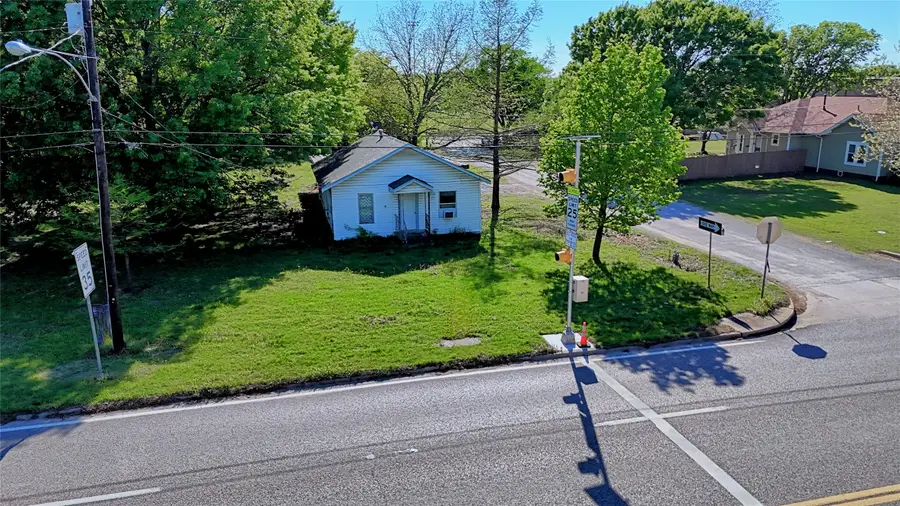 700 S Broad Street, Saint Jo, TX 76265 - #2