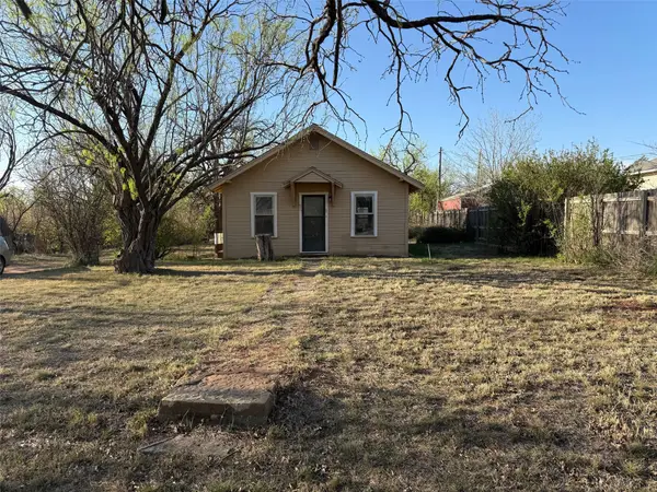 718 E Oliver Street, Stamford, TX 79553