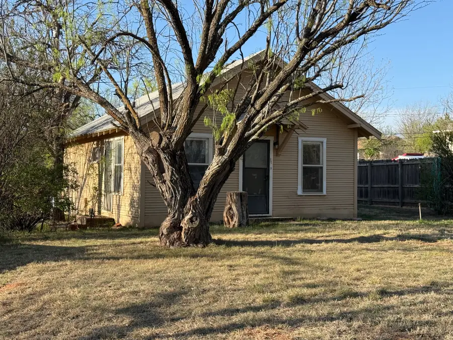 718 E Oliver Street, Stamford, TX 79553 - #2