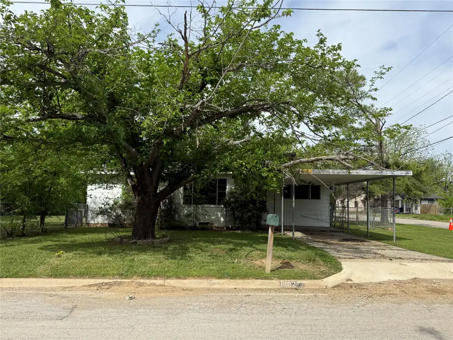 1602 SE 11th Avenue, Mineral Wells, TX 76067 - #2