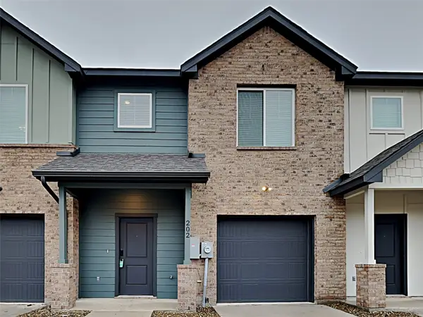 201 Briarwood Lane, Forest Hill, TX 76140