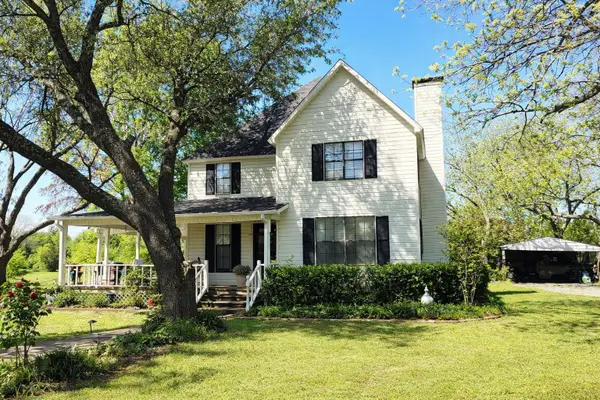 608 N Lamar Street, Tioga, TX 76271