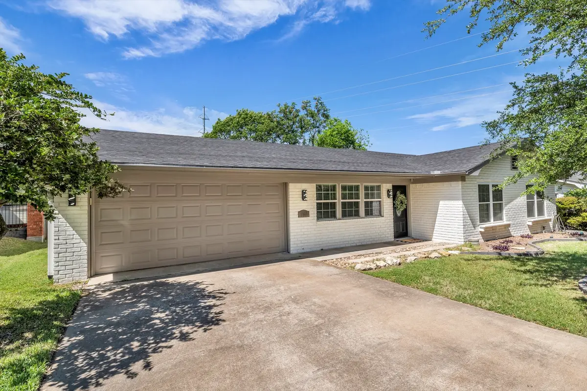 1208 Southwood Drive, Woodway, TX 76712 - #1