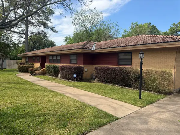 126 Sanders Place, Irving, TX 75062