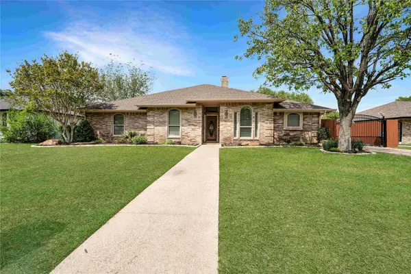 153 Creek Courts Drive, Trophy Club, TX 76262