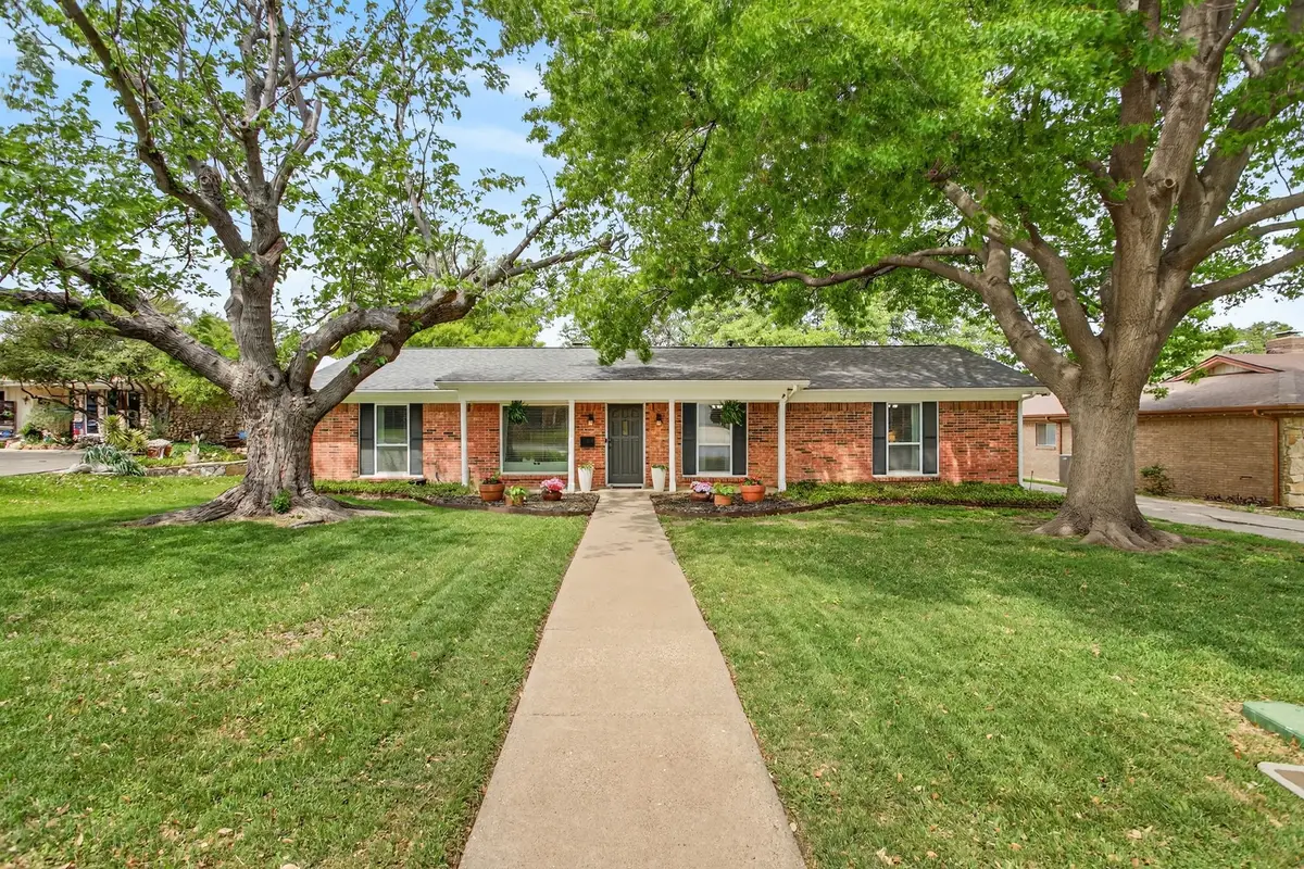 6304 Whitman Avenue, Fort Worth, TX 76133 - #1