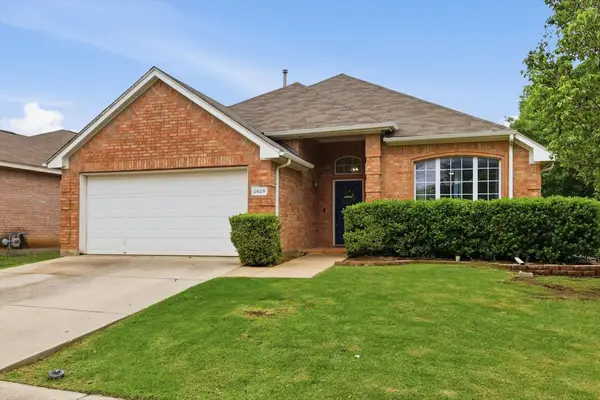 2829 Red Wolf Drive, Fort Worth, TX 76244