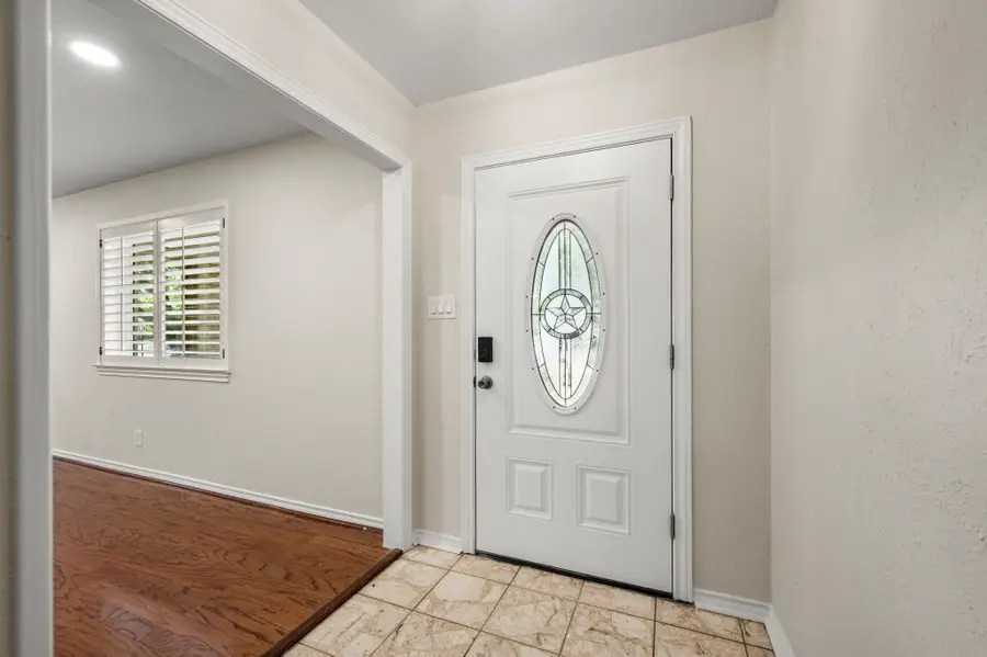 2 Lincolnshire Circle, Bedford, TX 76021 - #3