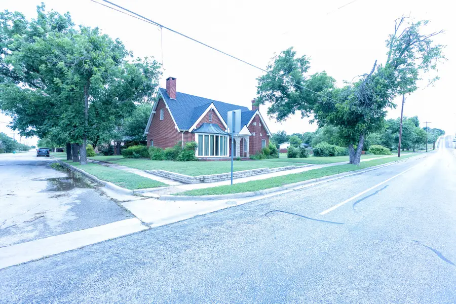 1001 W Walnut Street, Coleman, TX 76834 - #2