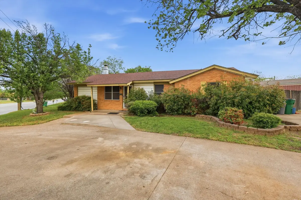 3901 Woodlane Avenue, Haltom City, TX 76117 - #1