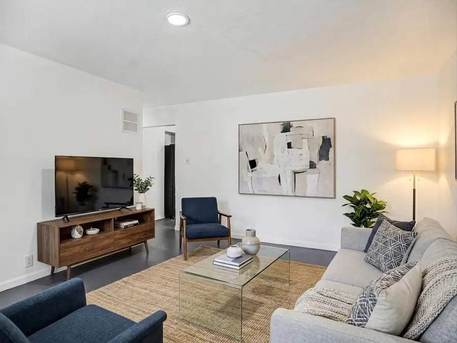 813 32nd Street, Grand Prairie, TX 75050 - #2