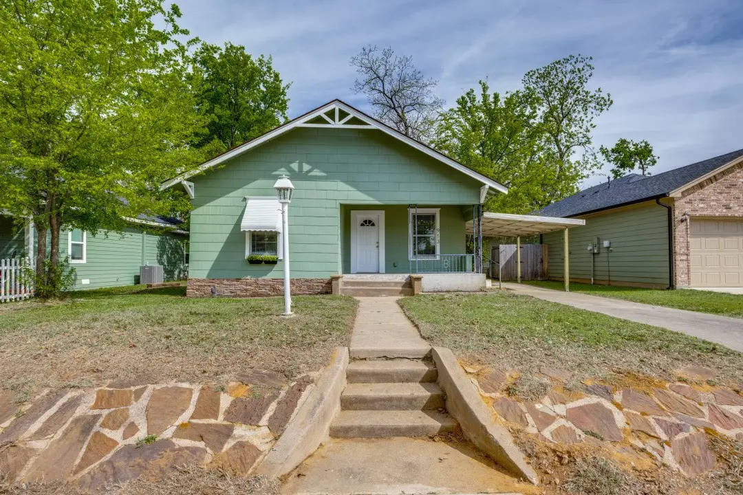 913 W Day Street, Denison, TX 75020 - #1