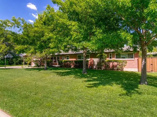 810 S Jefferson Street, Irving, TX 75060