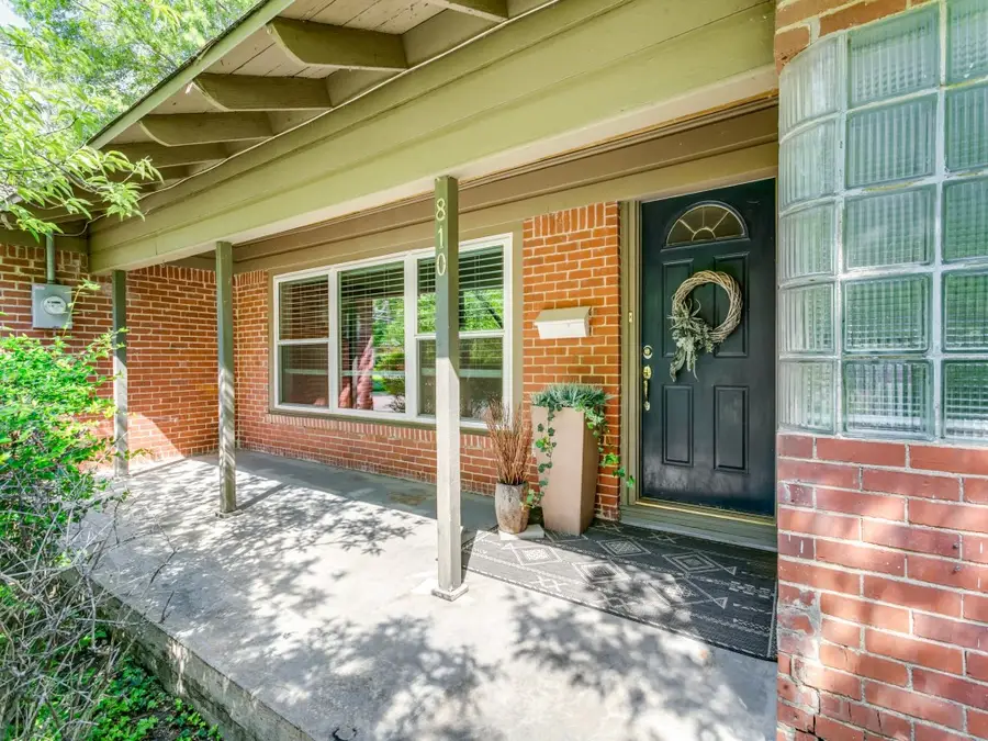 810 S Jefferson Street, Irving, TX 75060 - #2