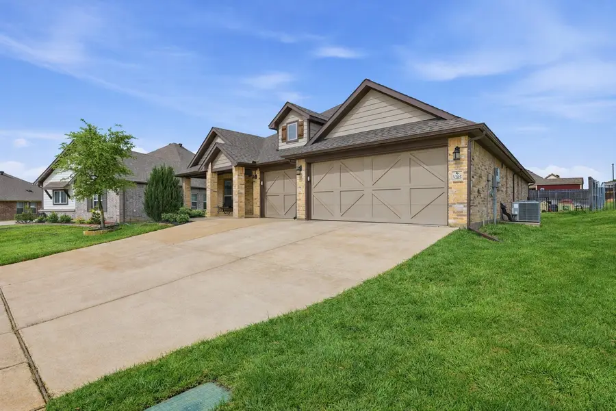 3205 Greenway Drive, Burleson, TX 76028 - #3
