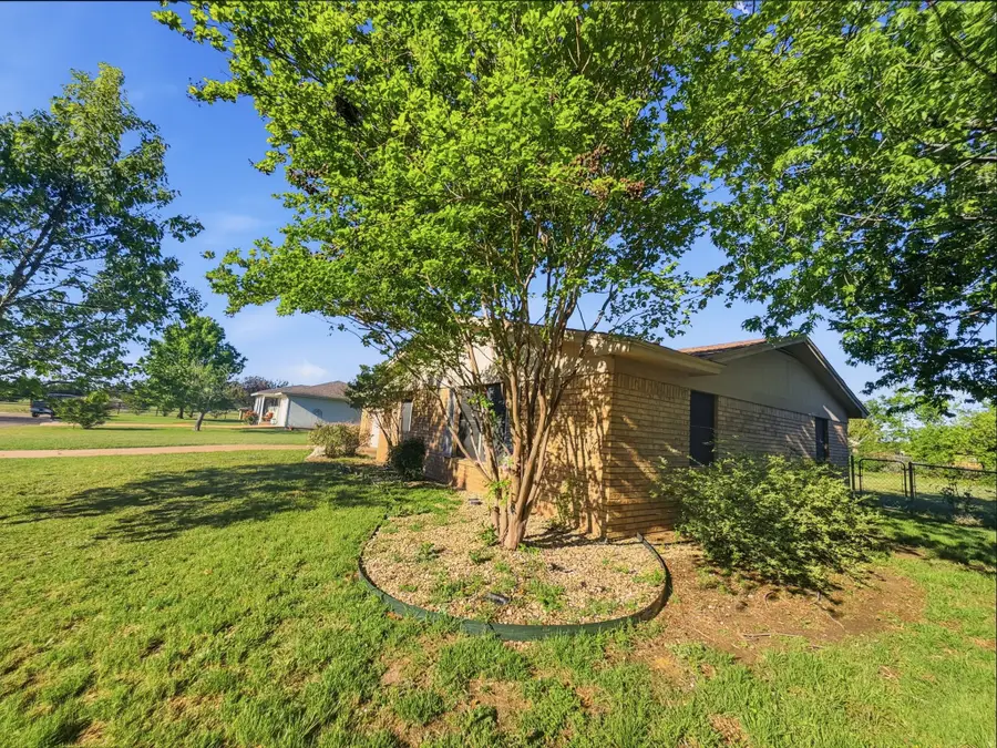 512 S Williams Street, Hamilton, TX 76531 - #2