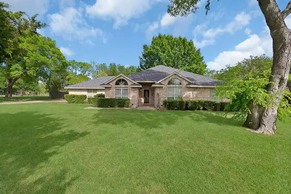422 Shadowwood Trail, Ovilla, TX 75154