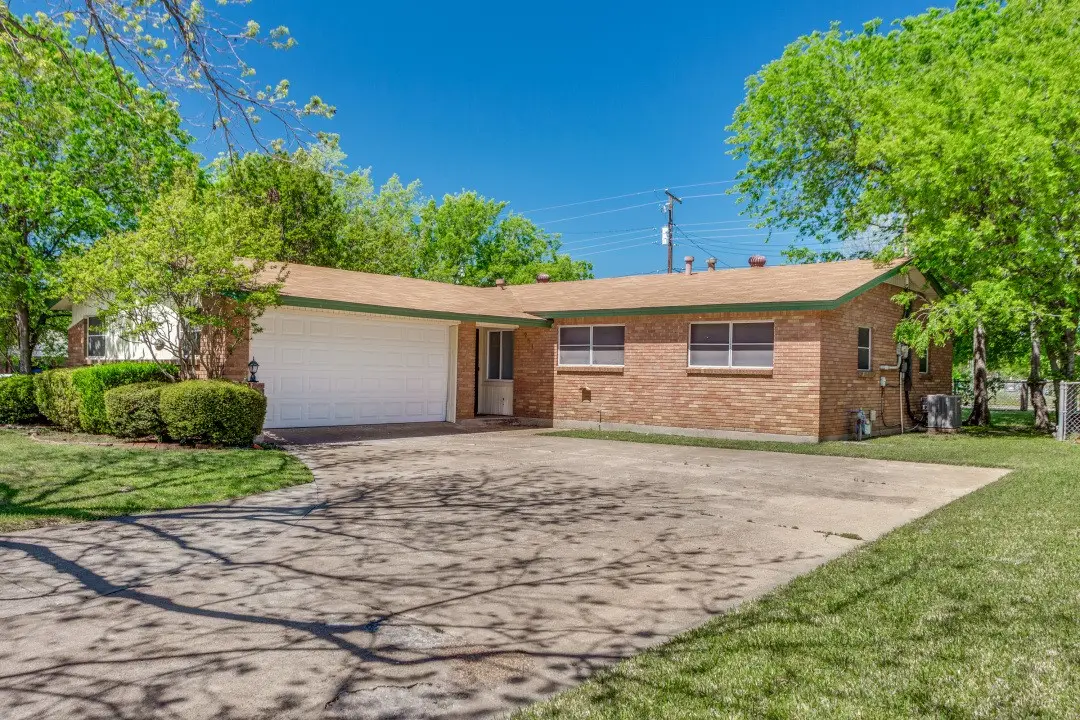 201 Wofford Way, Saginaw, TX 76179 - #1