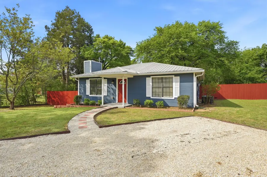 108 San Chez Drive, Lake Kiowa, TX 76240 - #2