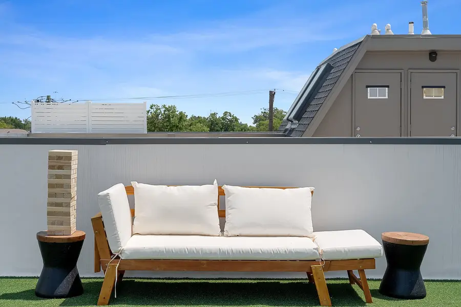 167 S Prairie Avenue, Dallas, TX 75226 - #2