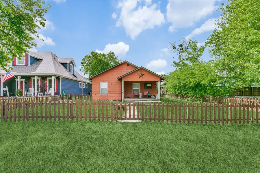 612 E Wall Street, Grapevine, TX 76051 - #3