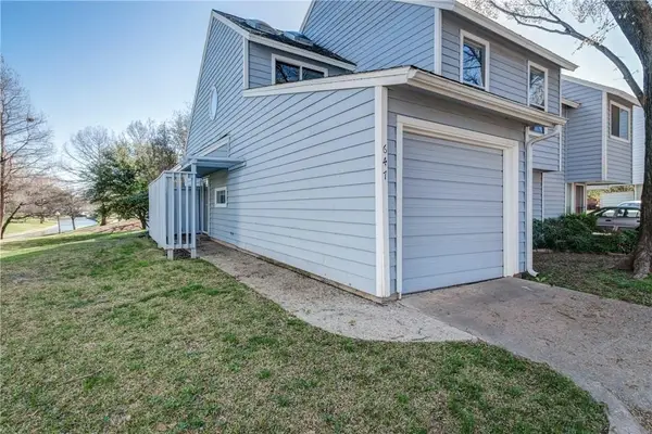647 Cimarron Trail #647, Irving, TX 75063