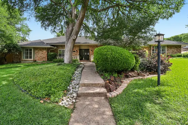 1015 Crowley Road, Arlington, TX 76012