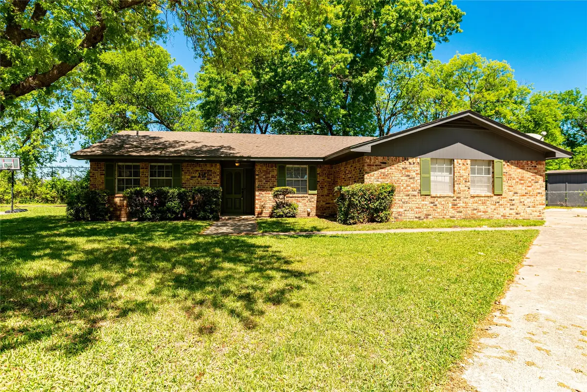 12 Brookhollow Circle, Gainesville, TX 76240 - #1