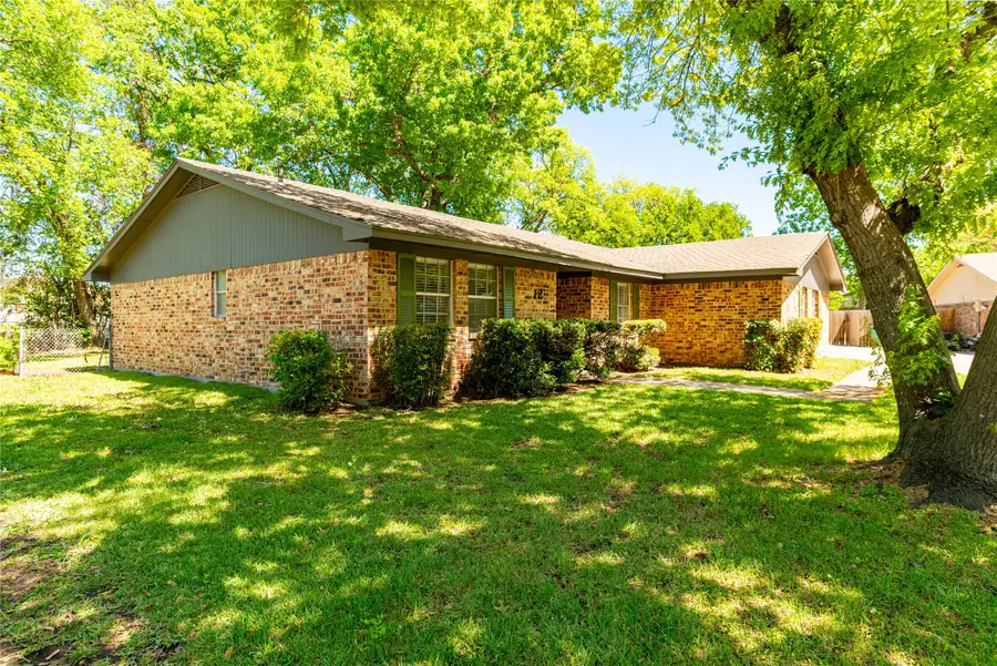 12 Brookhollow Circle, Gainesville, TX 76240 - #2