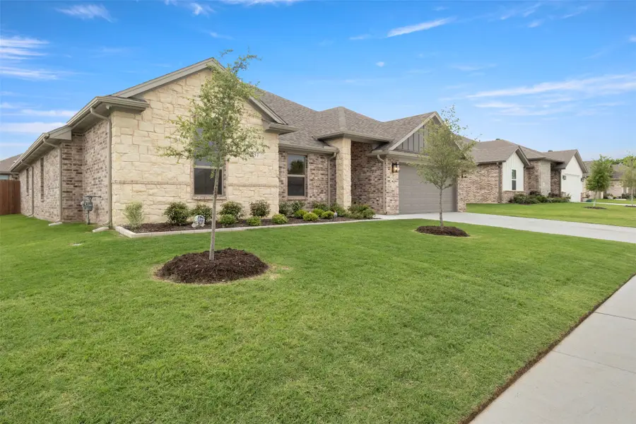 637 Mooney Drive, Saginaw, TX 76179 - #2