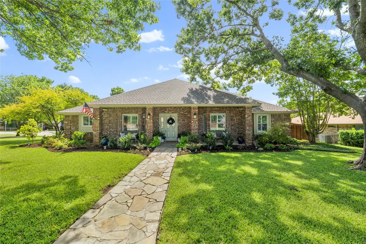 2700 Oak Trail Court, Dalworthington Gardens, TX 76016 - #1