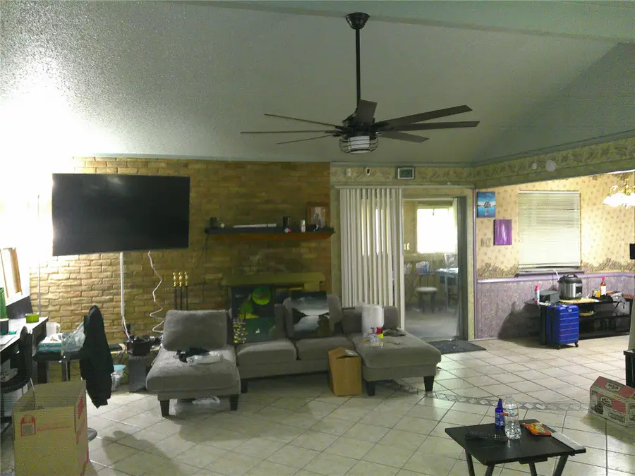509 W Springdale Lane, Grand Prairie, TX 75052 - #3