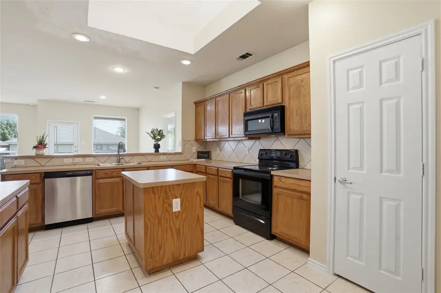 6361 Redeagle Creek Drive, Fort Worth, TX 76179 - #3