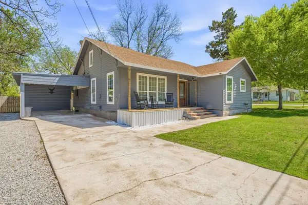 733 S Austin Street, De Leon, TX 76444