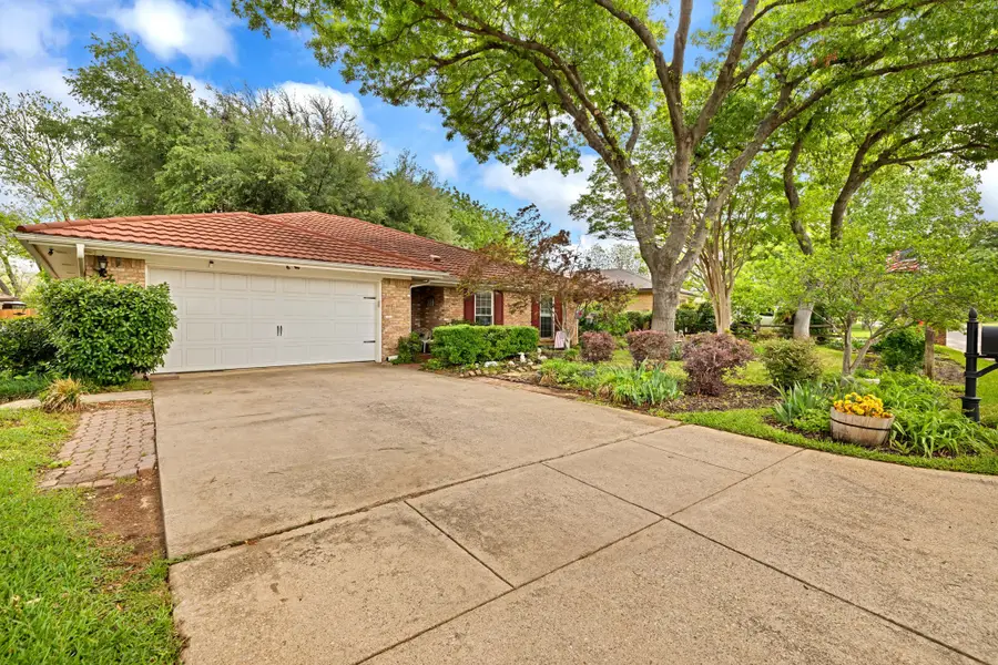 1823 Ridgebrook Drive, Arlington, TX 76015 - #2