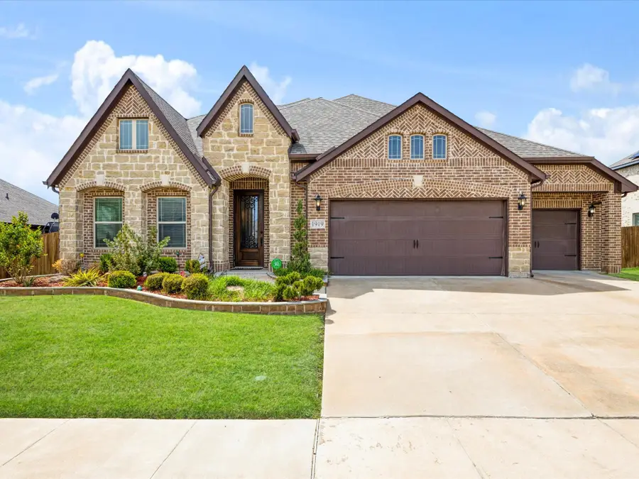 1919 Bellflower Drive, Glenn Heights, TX 75154 - #2