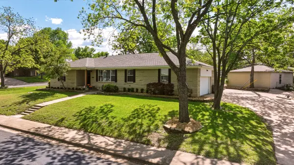 2367 Rockyglen Drive, Dallas, TX 75228